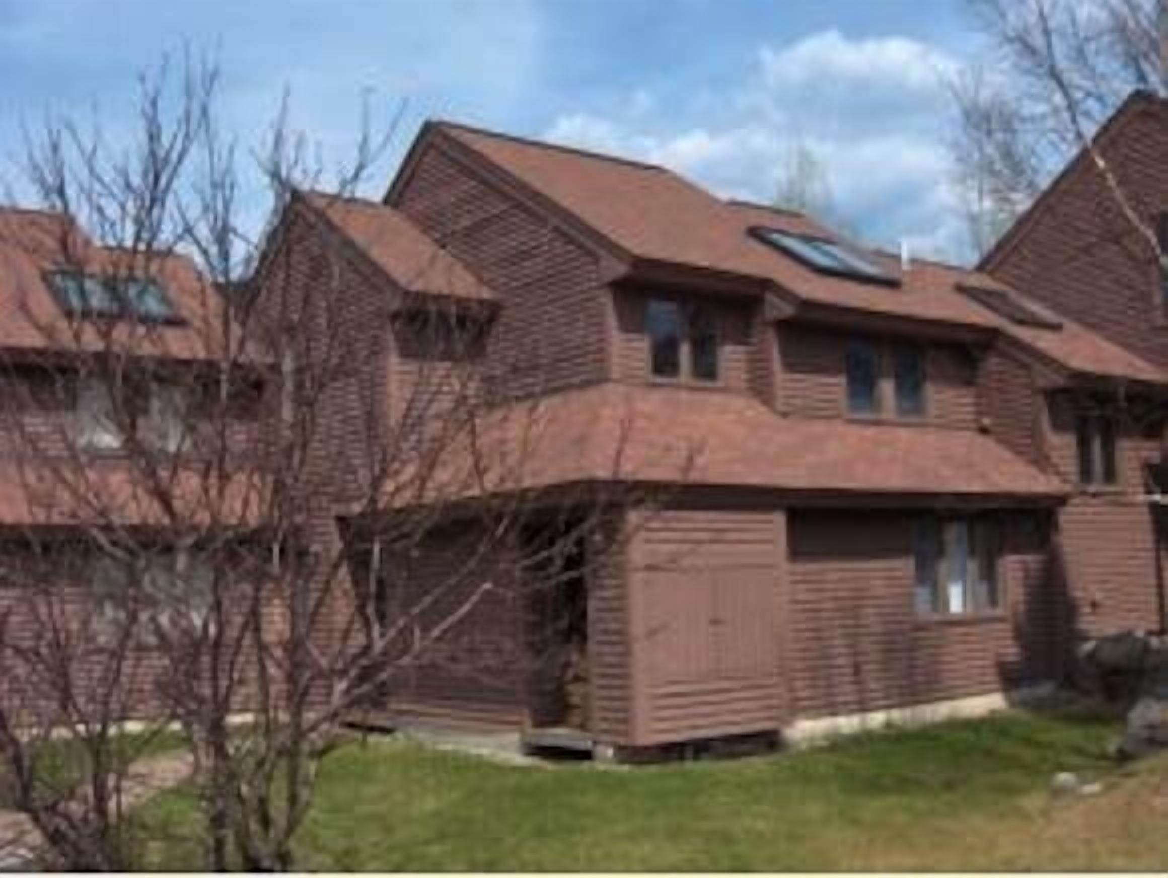 Comfortable quiet 3BR/2BA next to National Forest, on ski shuttle bus route