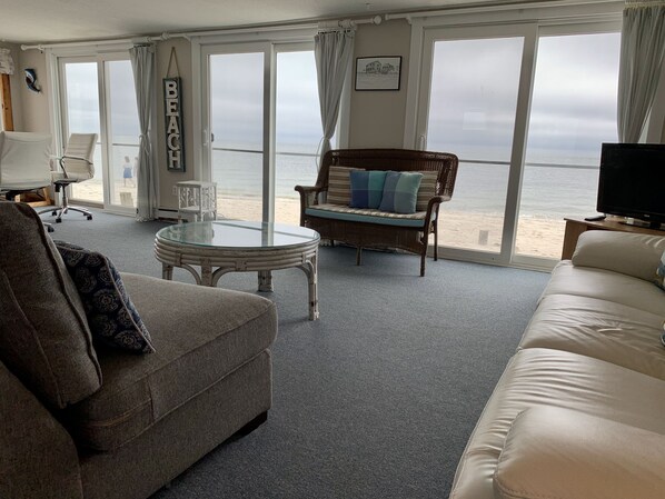 Smart-TV, DVD-Player, Tischfußball