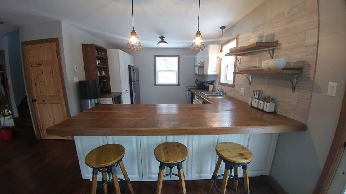 Cottage in the Laurentians next to a stream and a lake - Exode au Ruisseau