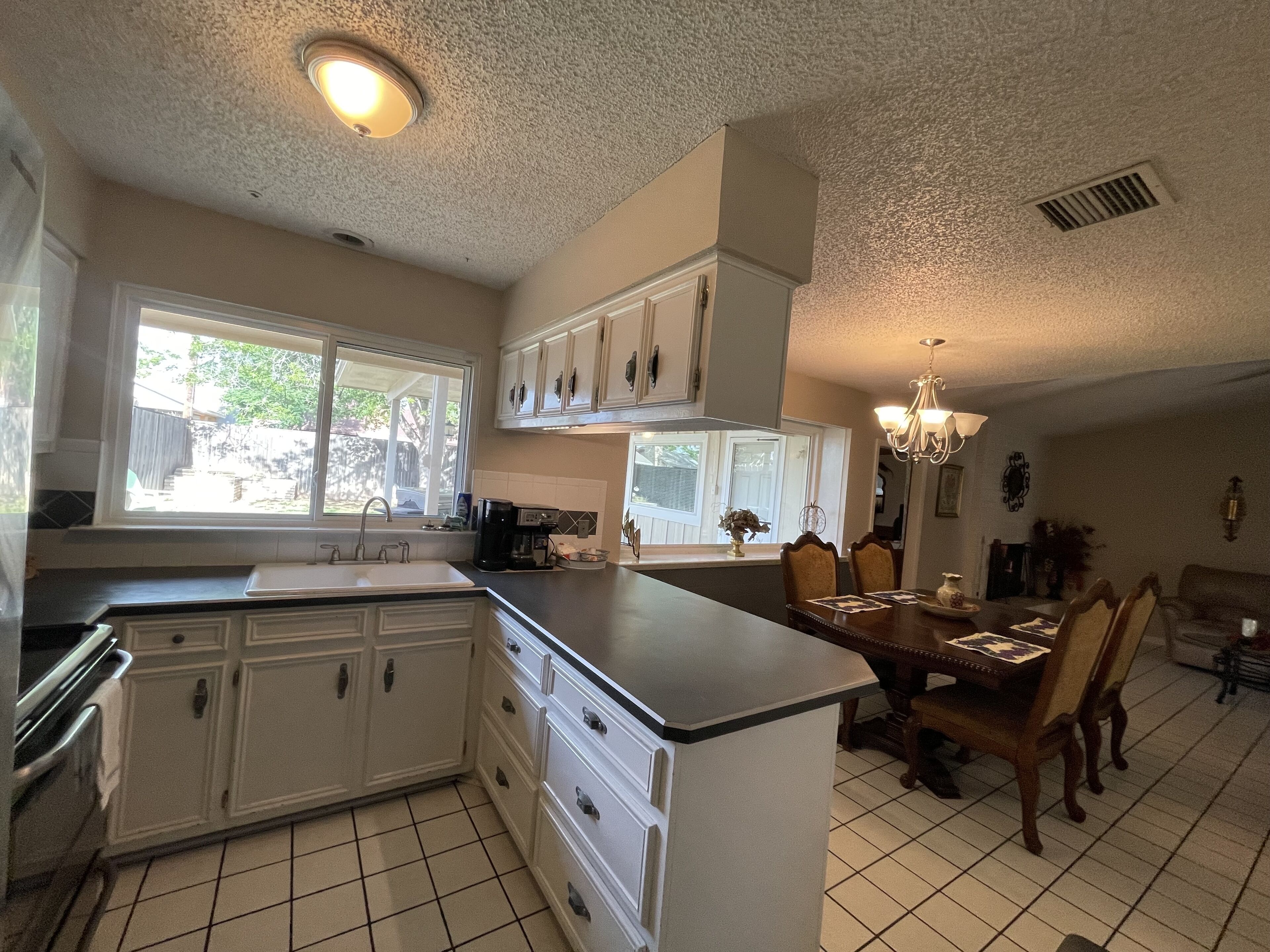 Great Home In The Middle Of Everything!!