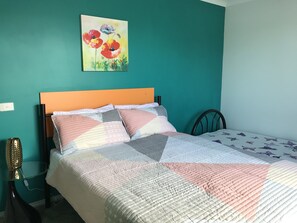 3 bedrooms, desk, iron/ironing board