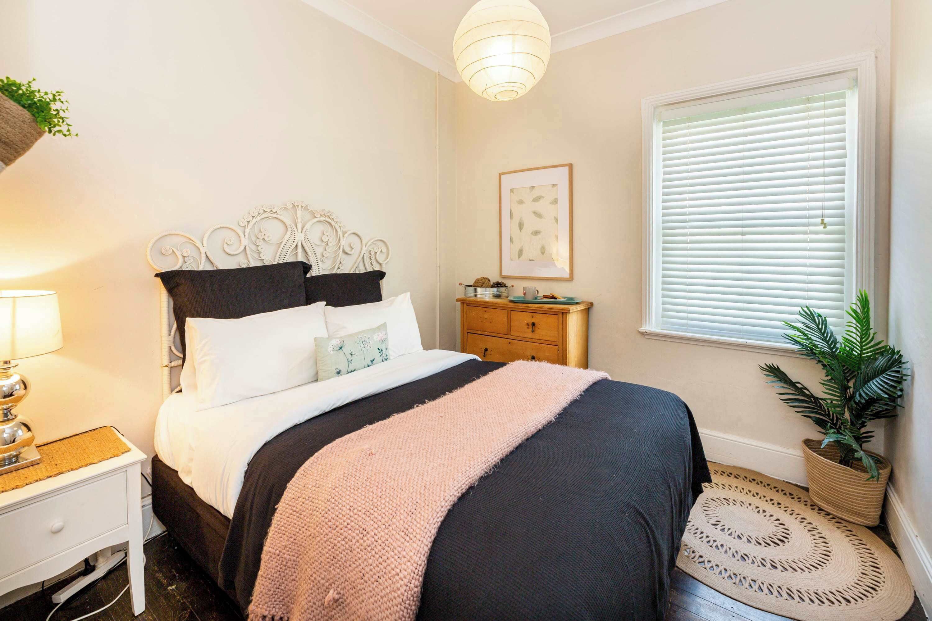 6 bedrooms, iron/ironing board, travel cot, WiFi