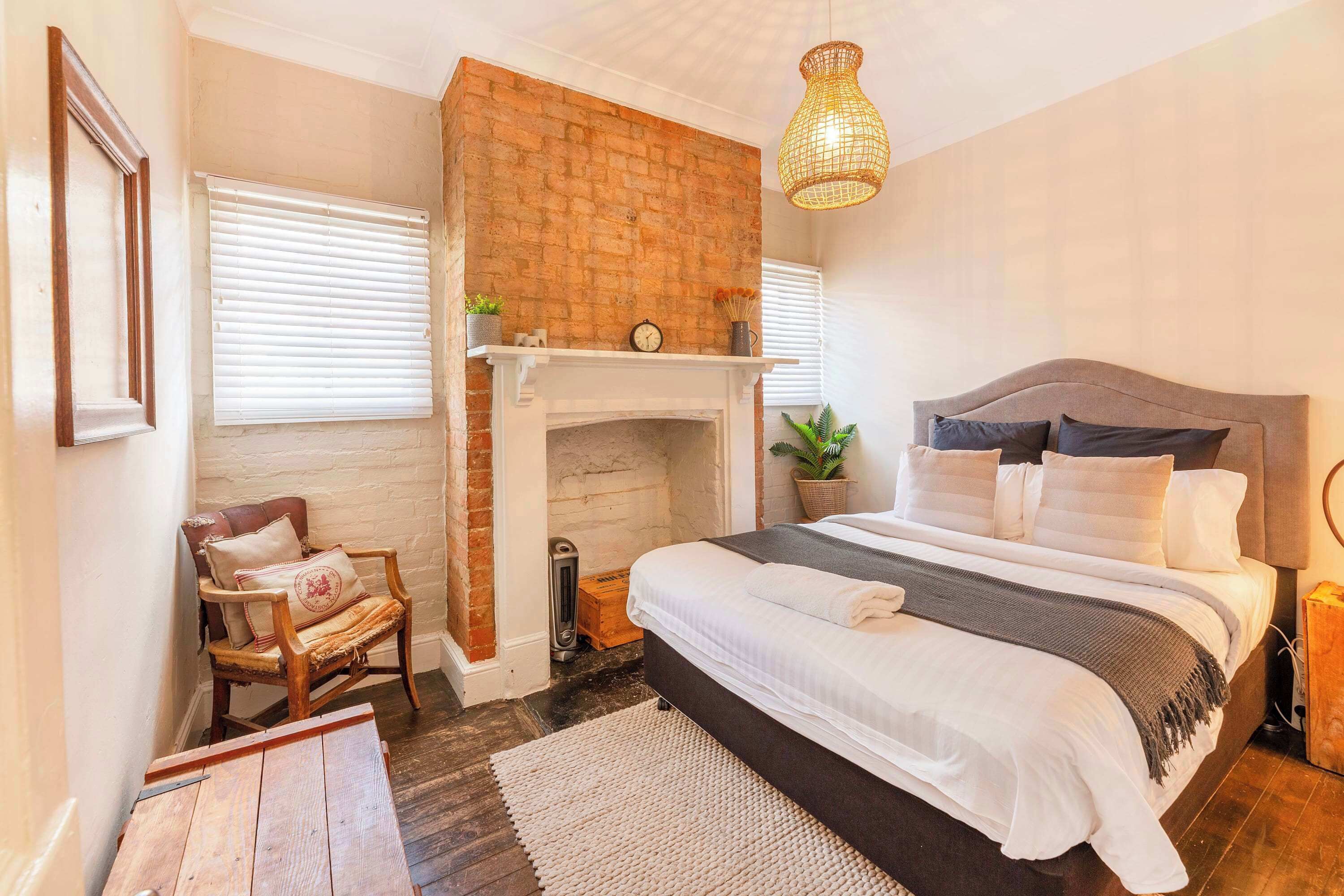 6 bedrooms, iron/ironing board, travel cot, WiFi