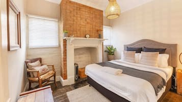 6 bedrooms, iron/ironing board, travel cot, WiFi