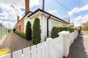 Exterior - The Edward Townhouses 155 & 157 (Orange)