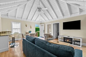 Smart TV, fireplace