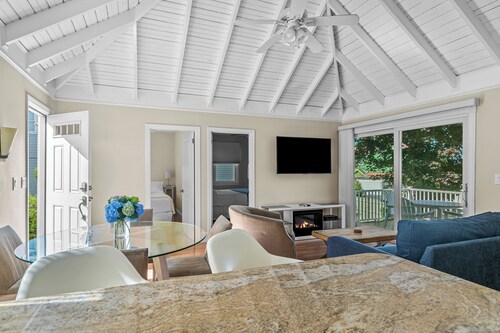 DISCOUNTS for FALL/WINTER! Ocean views, Walk to Beach, Central AC, 4 Car Parking