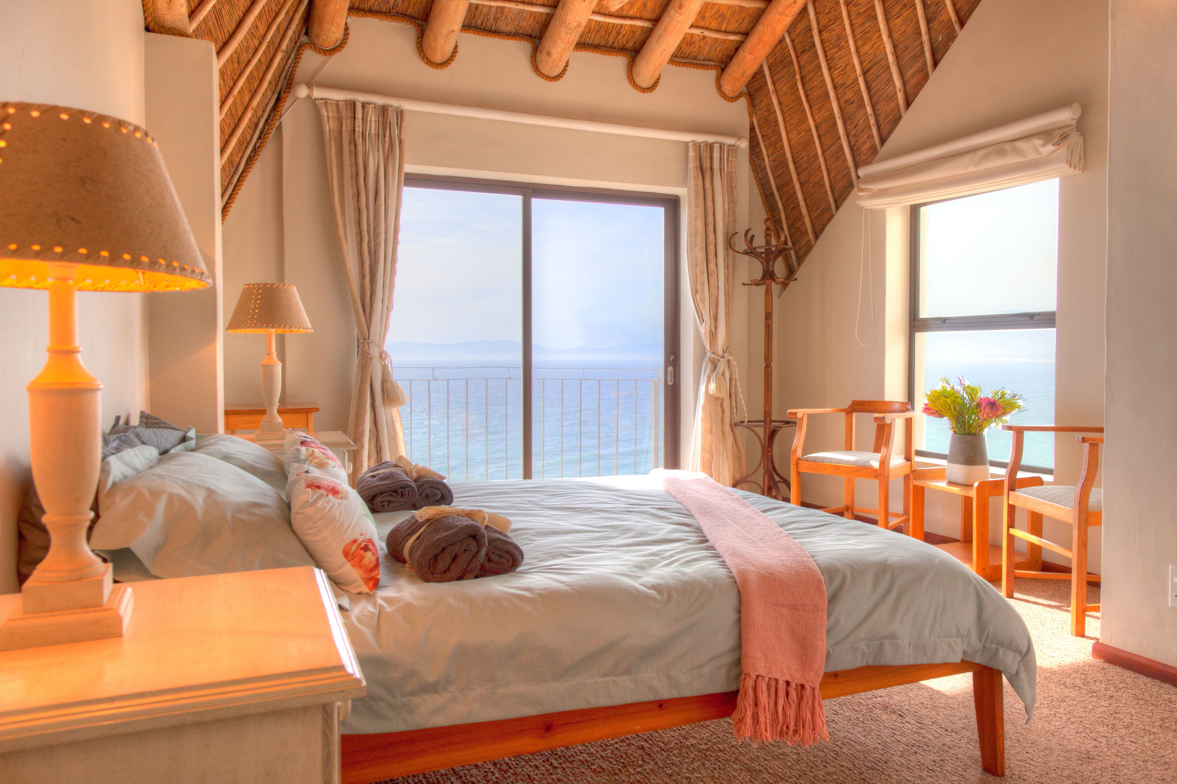 4 slaapkamers, een kluis op de kamer, een bureau