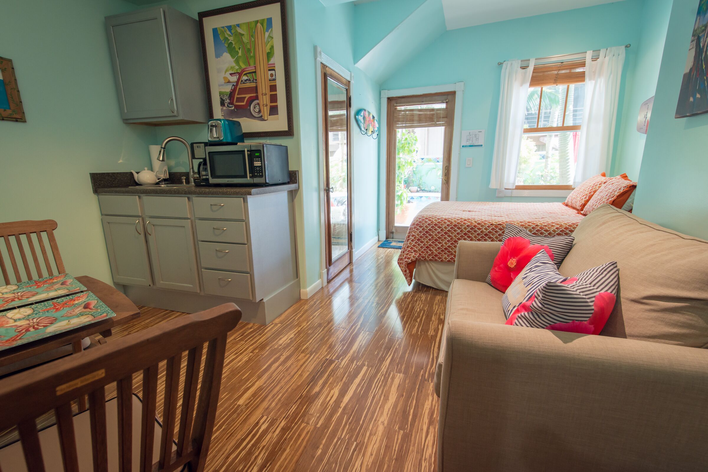 SPRING-SUMMER OPENINGS! KITCHENETTE! WALKIN SHOWER! QUEEN BED