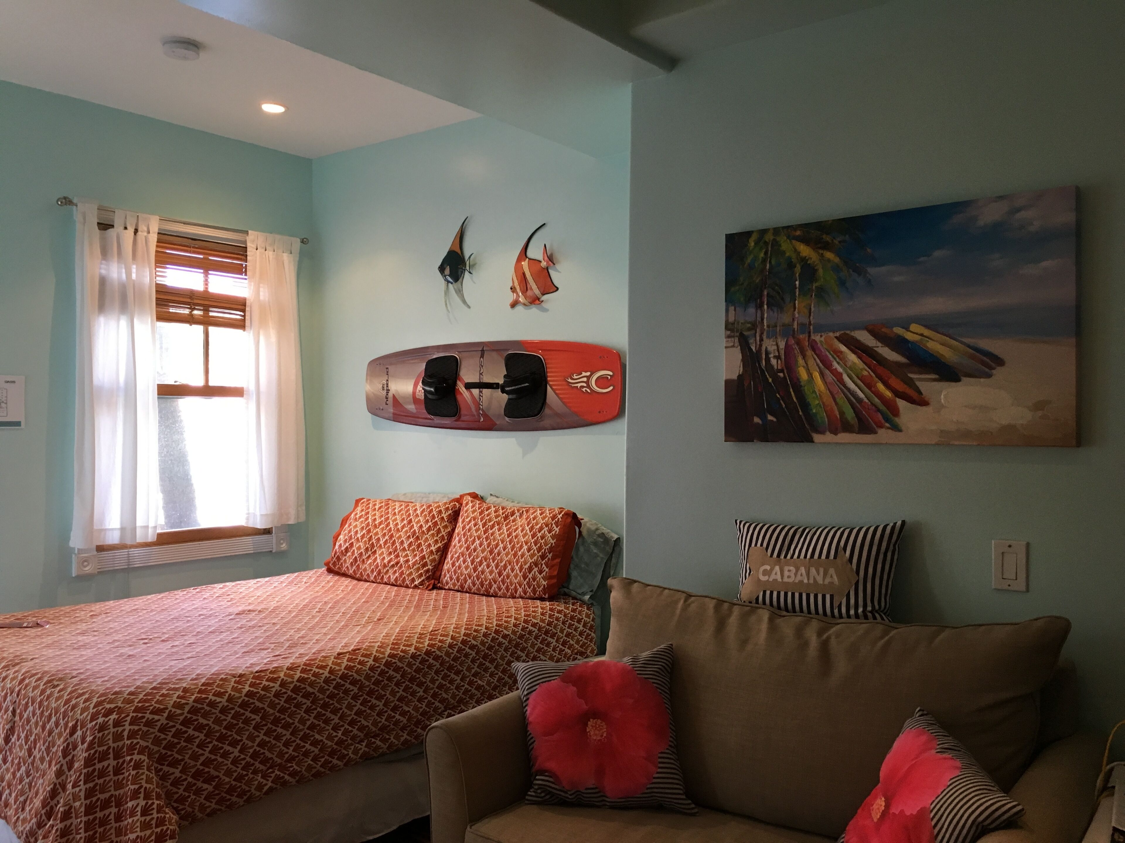 SPRING-SUMMER OPENINGS! KITCHENETTE! WALKIN SHOWER! QUEEN BED