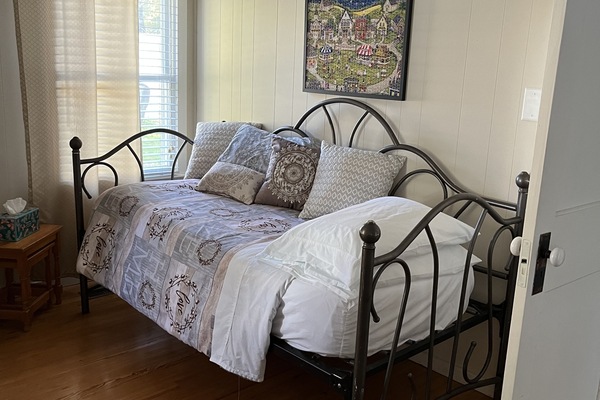1 Bedroom Daybed