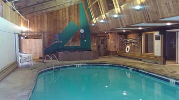 Piscine couverte, piscine extérieure