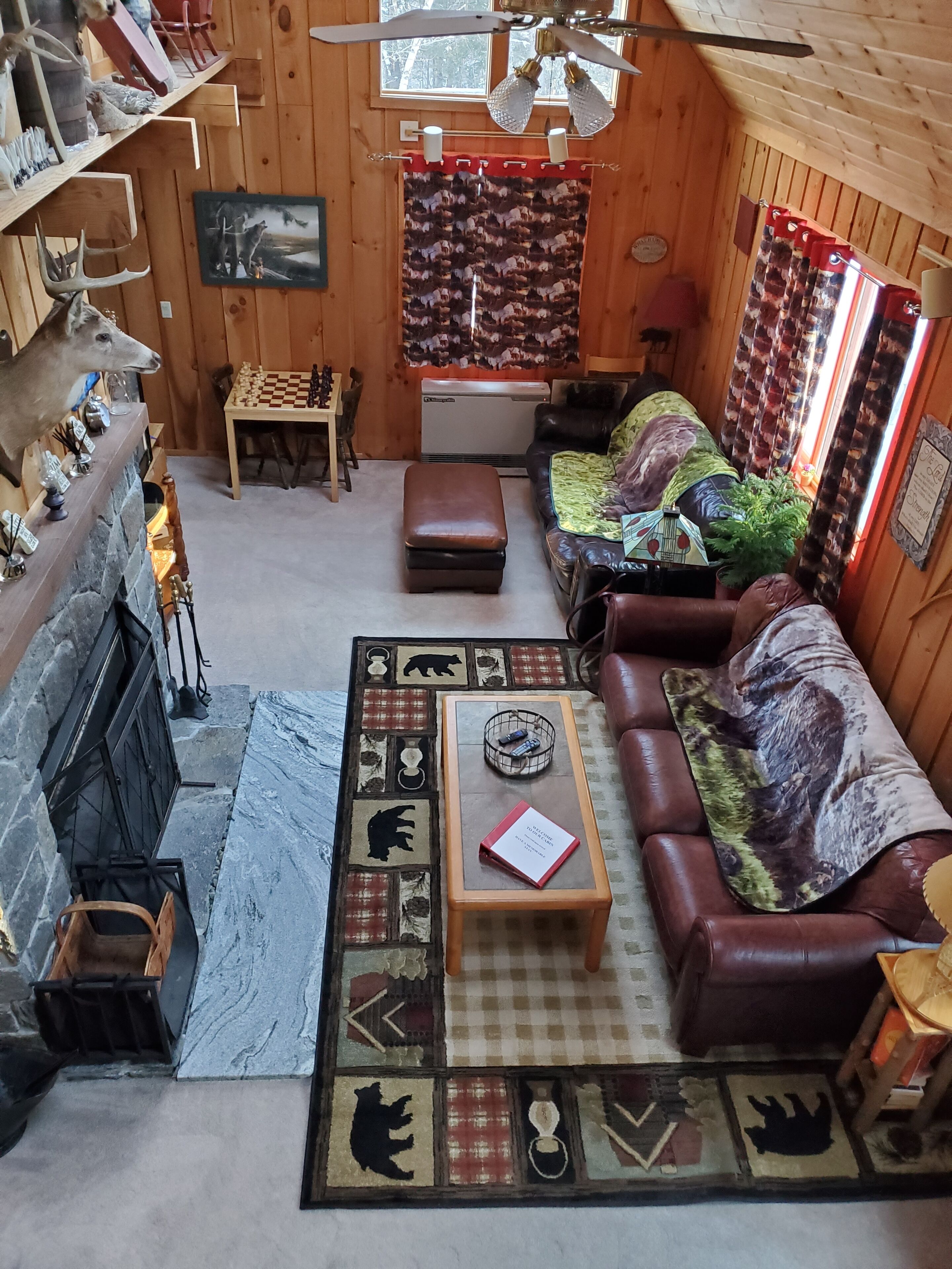 Beautiful Lodging at Mount Snow with Hot Tub on Deck