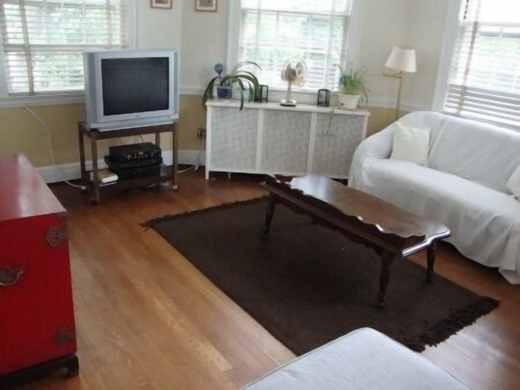 Mediterranean Style in Quiet Neighborhood