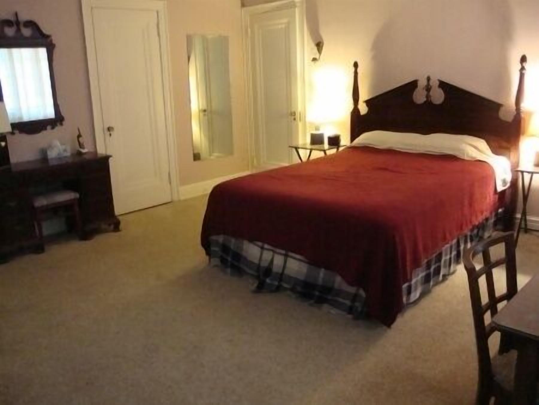 Mediterranean Style in Quiet Neighborhood