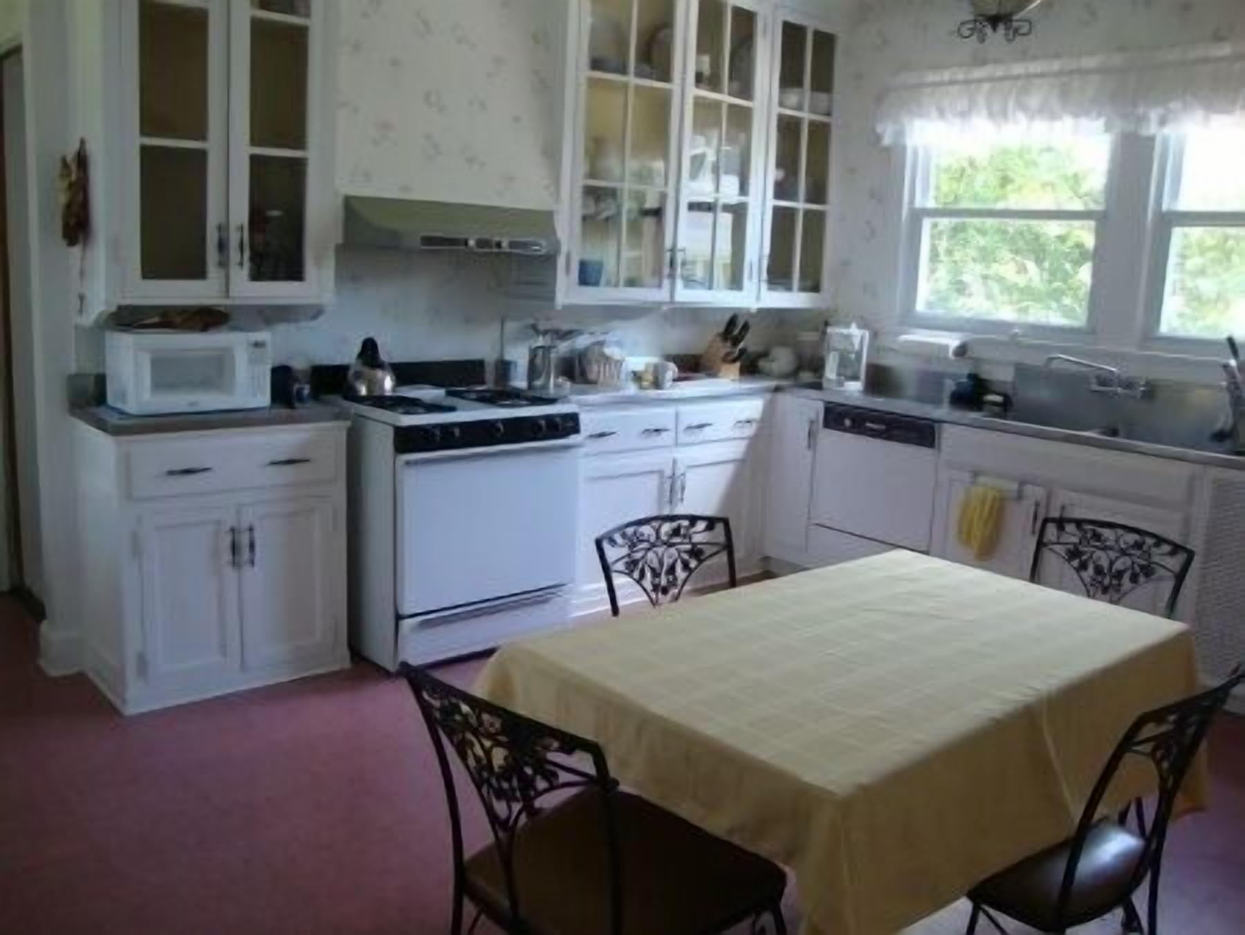 Mediterranean Style in Quiet Neighborhood