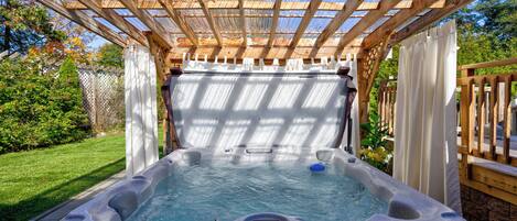 مغطس سبا خارجي