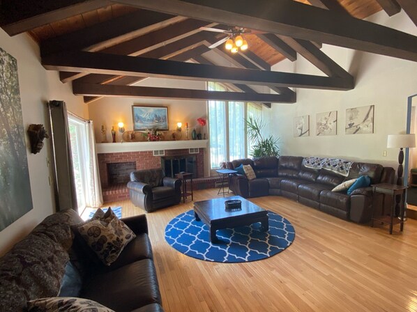 Smart TV, fireplace, DVD player, table football