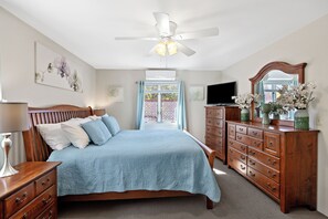6 bedrooms, desk, iron/ironing board, free WiFi