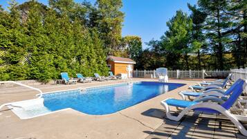 Piscina all'aperto, una piscina riscaldata