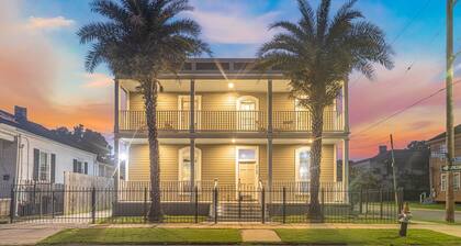 Garden District Upscale Home w/Gated Parking