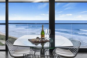 Outdoor dining - The Pole House (Fairhaven)