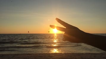 Beach nearby, sun loungers, beach towels