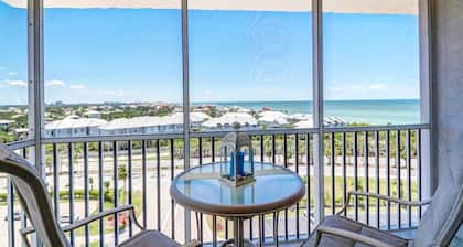 INCREDIBLE VIEWS 10th FLOOR , POOLS AND BALCONY READY