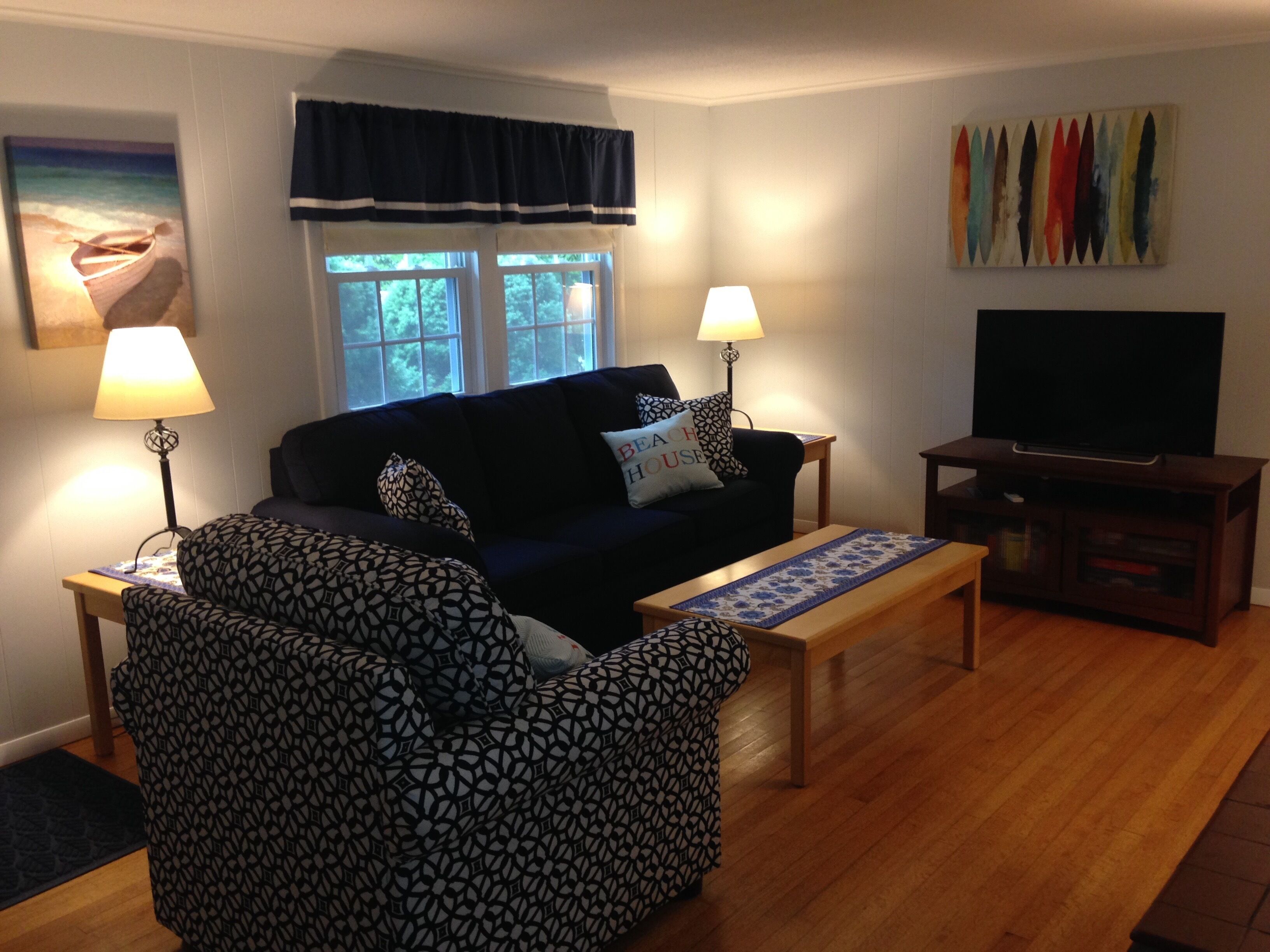 Pristine Four Season Family Beach House. Walk to Beaches, Restaurants & Trolley.