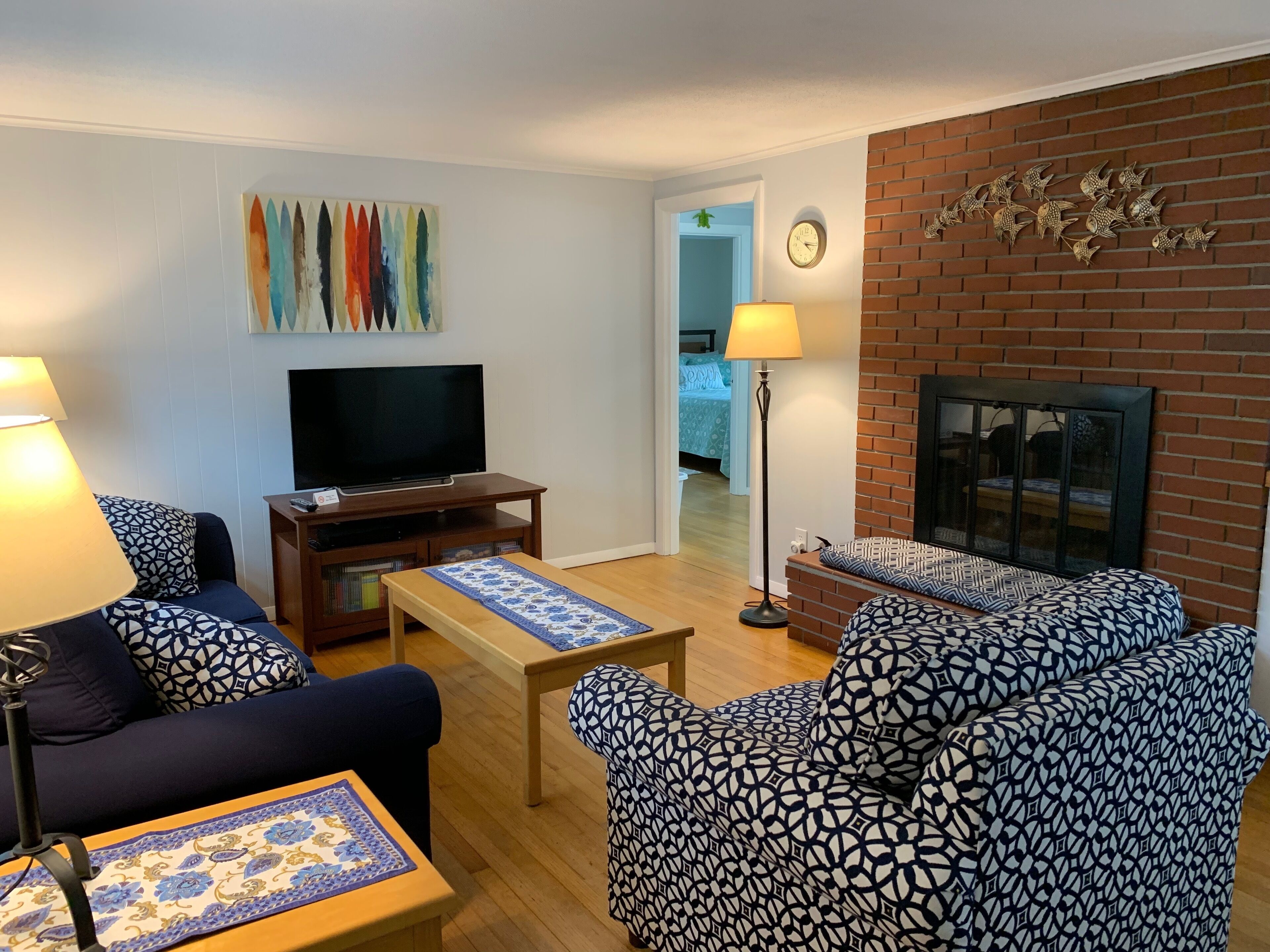 Pristine Four Season Family Beach House. Walk to Beaches, Restaurants & Trolley.