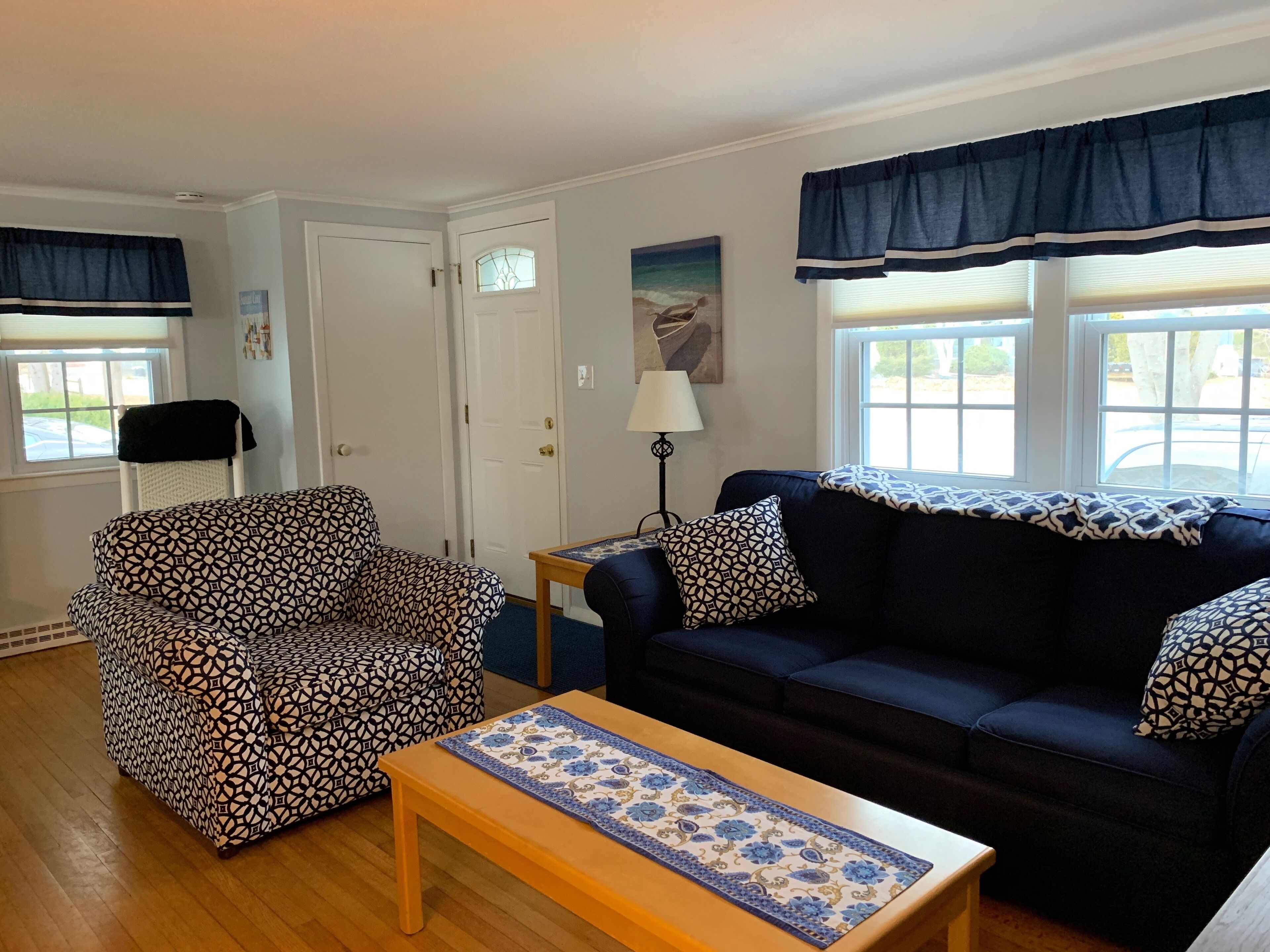 Pristine Four Season Family Beach House. Walk to Beaches, Restaurants & Trolley.