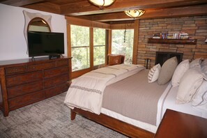 3 عدّة غرف نوم ومكواة/لوح كي وخدمة الإنترنت وملاءات أسرّة