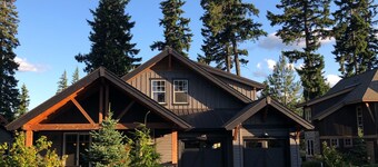 Spring weekend specials!! Golf Course home with hot tub and fire pit!!