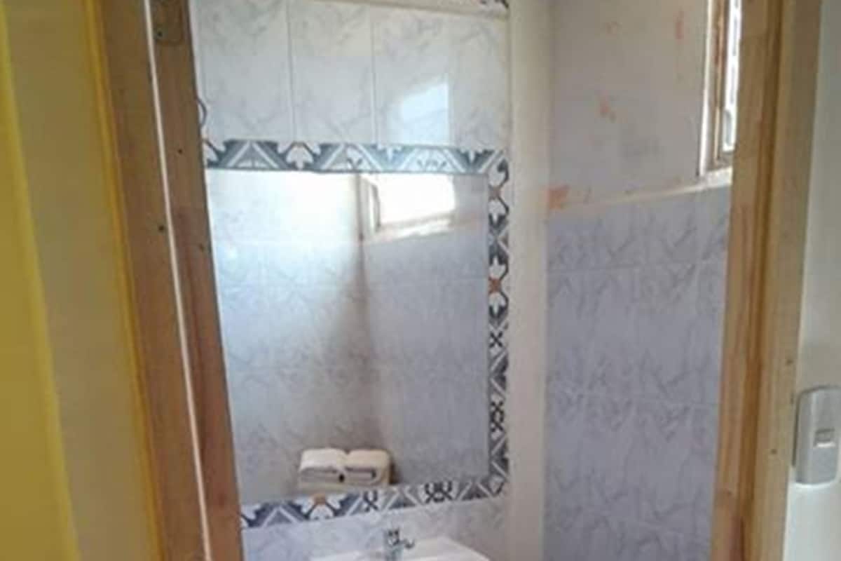Double Room, 1 Queen Bed | Bathroom sink