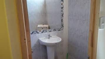 Kamar Double, 1 Tempat Tidur Queen | Wastafel kamar mandi