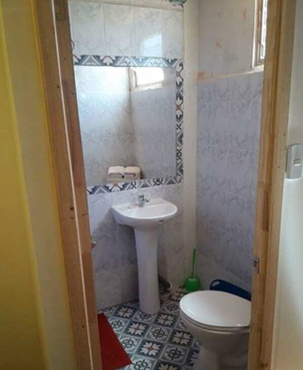 Bathroom sink