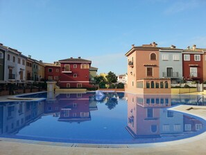 Pool - Valencia: Beautiful Apartment in the beach  (Valencia)