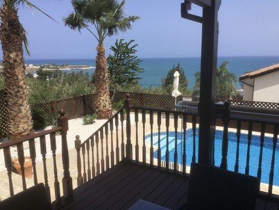 BEAUTIFUL HARBOUR VIEW VILLA - DETACHED 3 BED ON 3 FLOORS - POMOS