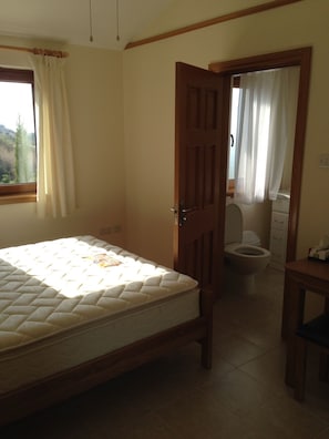 3 quartos, ferros/tábuas de passar roupa, Wi-Fi, roupa de cama