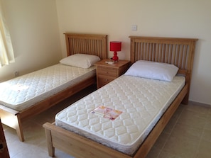 3 chambres, fer et planche à repasser, Wi-Fi, draps fournis