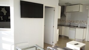 Interior - Naciones-BenAlma: Mediterranean viewpoint (sunny, 200m beach, 3 pools, wifi) (Benalmádena)