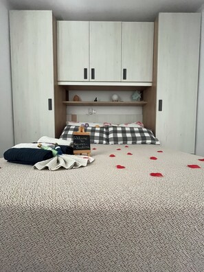 1 bedroom, desk, iron/ironing board, free WiFi