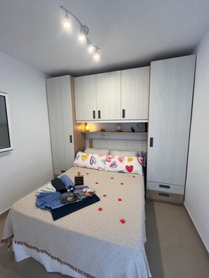 1 Schlafzimmer, Schreibtisch, Bügeleisen/Bügelbrett, kostenloses WLAN