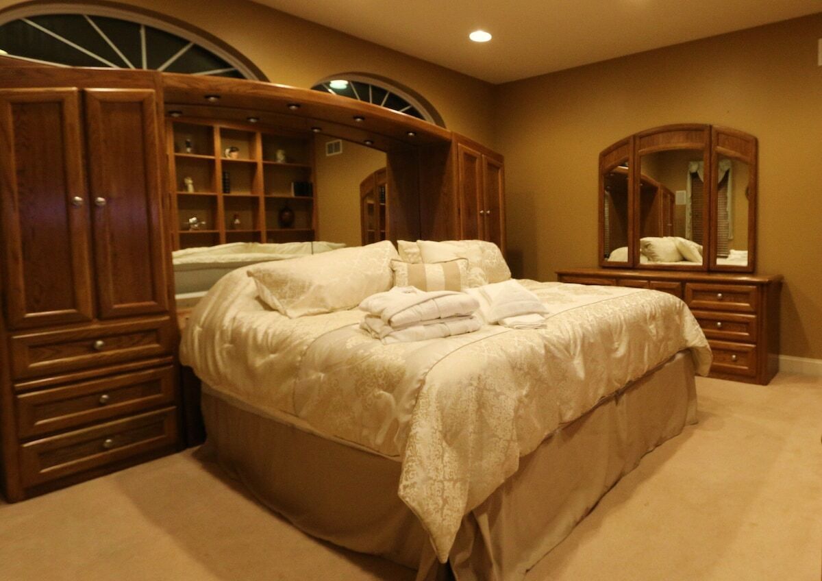 HAWAII Indoors! Swim-up Tiki-Bar 20' Palms,5 waterfalls,2 Theaters,Pool, Spa,Gym