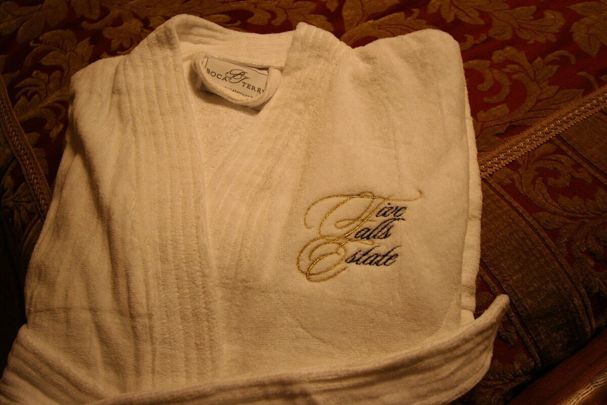 HAWAII Indoors! Swim-up Tiki-Bar 20' Palms,5 waterfalls,2 Theaters,Pool, Spa,Gym