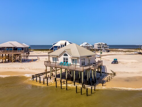 Beautifully Decorated, Comfortable, Beachfront 3 Bedroom House on Gulf Beach