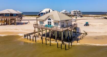 Beautifully Decorated, Comfortable, Beachfront 3 Bedroom House on Gulf Beach