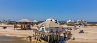 Beautifully Decorated, Comfortable, Beachfront 3 Bedroom House on Gulf Beach