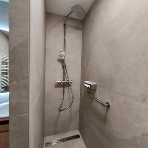 Bathtub, hair dryer