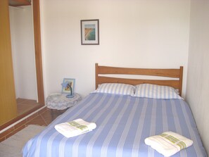 2 makuuhuonetta, vauvan matkasänky, ilmainen Wi-Fi, vuodevaatteet